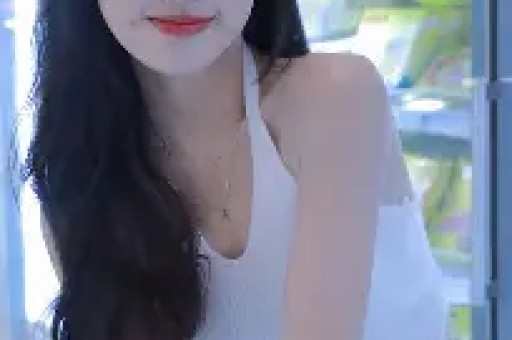 高圆圆也耍大牌？被多名工作人员围绕获助理蹲地上穿鞋惹争议